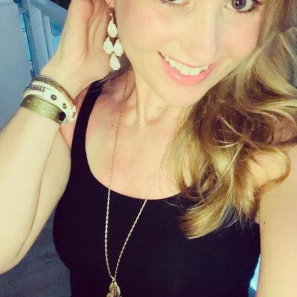 :: S&D Versatile 2-in-1 Pearl Drop Botanical Chandelier Earrings - Picture 9 of 10